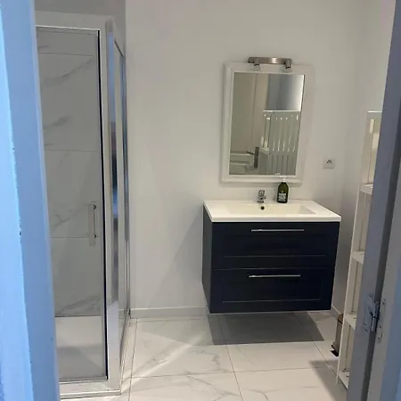 T2 Climatise Avec Terrasse Privative